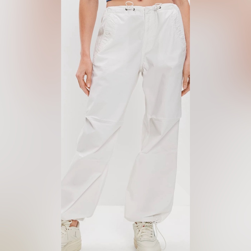 Low rise parachute pants never worn